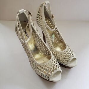 Bebe Nina White Weave Peeptoe Platform Heels Sz 10